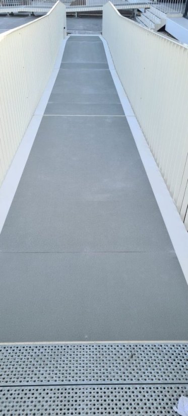 Protiskluzová podlahová deska GRIP | Zrnitost : IG Fine | Šedá - Výška: 4 mm, Rozměr desky (mm): 500 x 500 mm