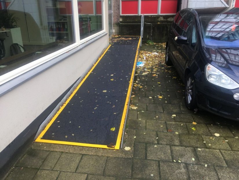 Protiskluzová podlahová deska GRIP | Zrnitost : IG Medium | Žlutá - Výška: 4 mm, Rozměr desky (mm): 1000 x 1000 mm